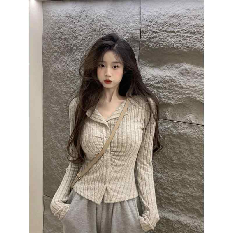 ニット・セーター レディース 韓国風 デザイン プリーツ 襟付き 長袖 ポリエステル ニット トップス スリム ショート丈 杏色 ピンク系 グレー