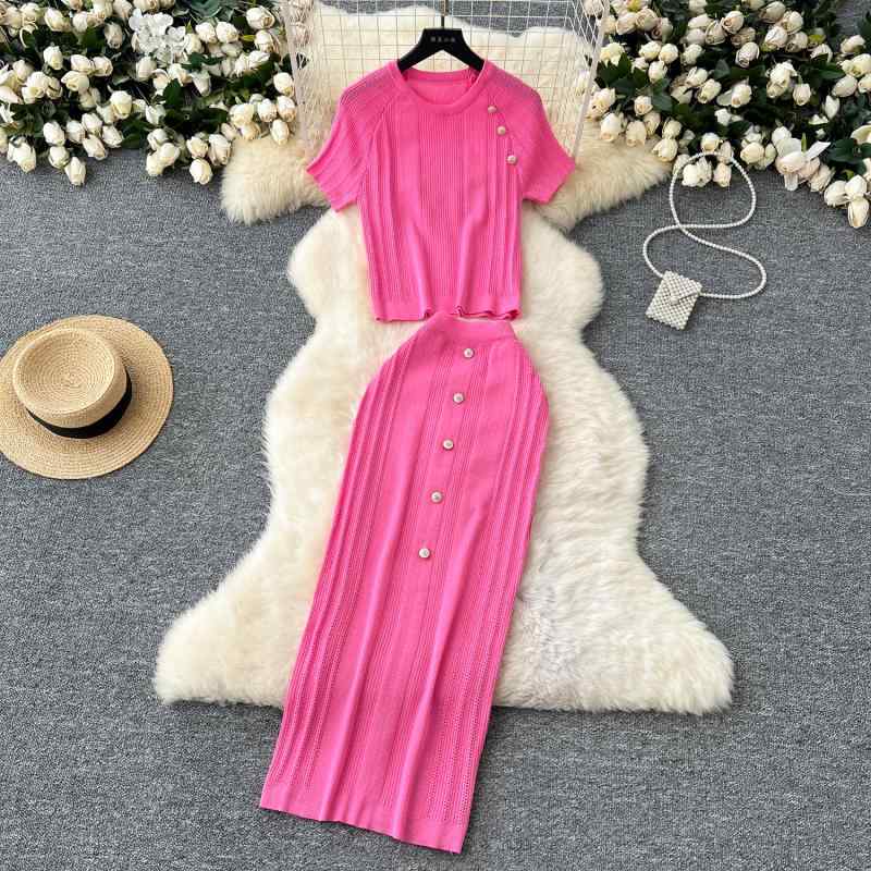 ニット レディース 高級感 金属ボタン ラウンドネック 半袖 トップス タイトスカート セットアップ ツーピース エレガント フェミニン きれいめ お洒落 かわいい ピンク系 ブルー ホワイト オレンジ ブラック