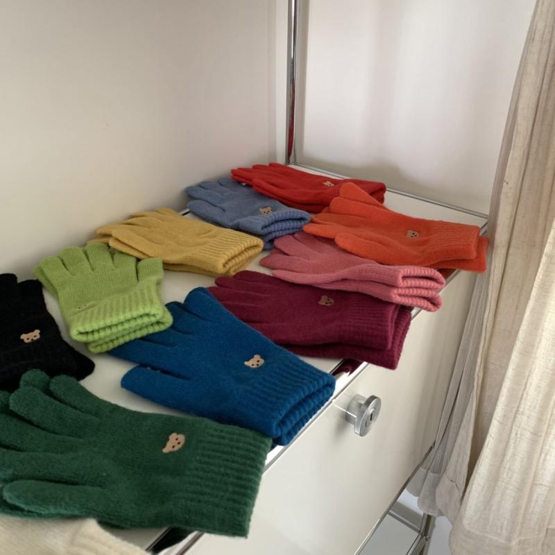 手袋 レディース 学生 かわいい 小熊 刺繍 秋冬 スマートフォン対応 手袋 防寒 5本指 グローブ ニット 暖かい ホワイト系 グレー ブラック レッド イエロー オレンジ グリーン ブルー パープル ピンク