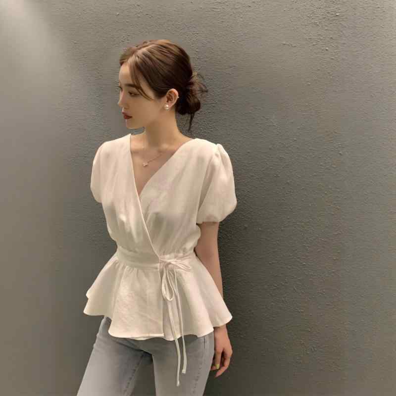 シャツ レディース Vネック 半袖 トップス 韓国風 ブラウス フェミニン パフスリーブ ウエストリボン ポリエステル 無地 白 ホワイト 青 ブルー カーキ 開襟 カジュアル 春夏