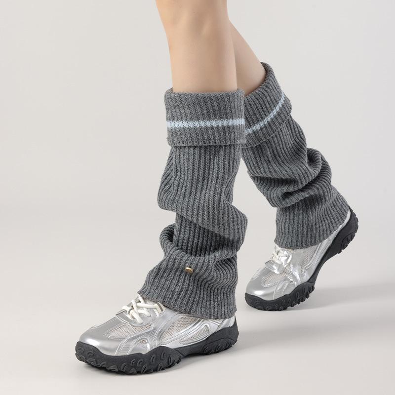 靴下 レディース 小腿ウォーマー 秋冬 厚手 ニット メタルバックル ストライプ柄 アクリル混紡 通気性 吸汗性 韓国ファッション 白 紺 黒 赤 グレー