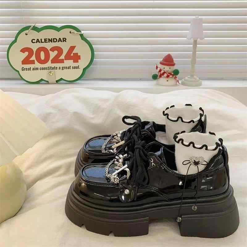 ローファー レディース 厚底 粗めヒール メタル ラウンドトゥ レースアップ 防水 クッション性 歩きや..