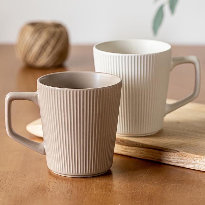 マグカップ 北欧風 ストライプ 浮き彫り 大容量 陶器 コーヒーカップ ティーカップ 白 ホワイト グレー ブラウン 500ml