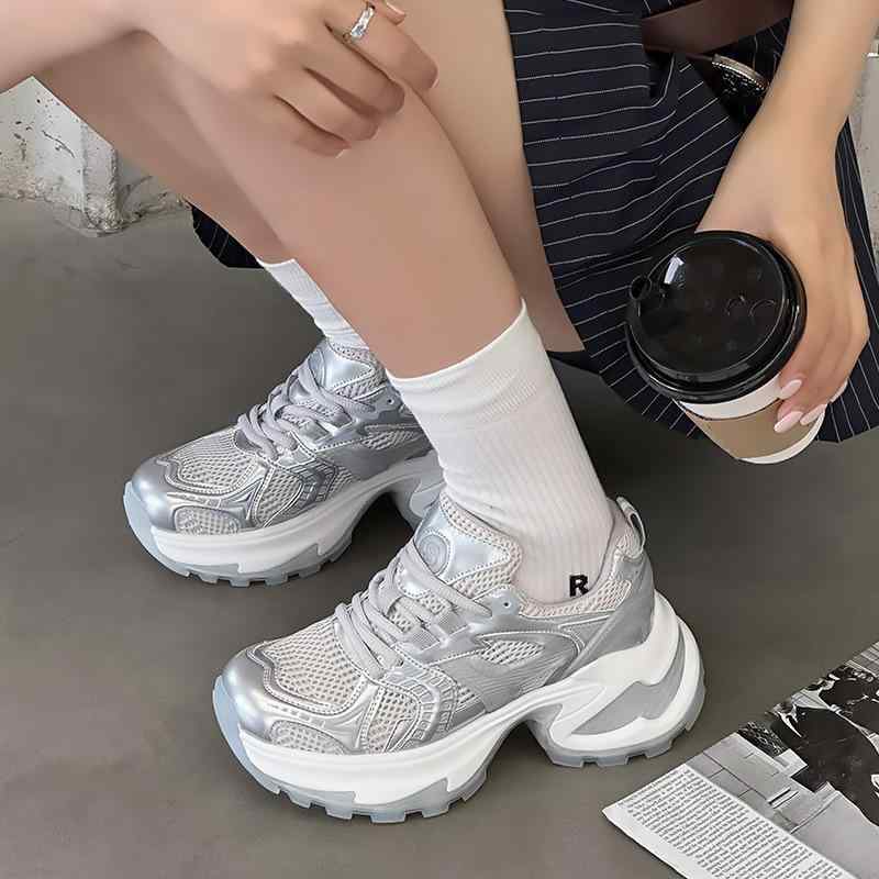 スニーカー レディース 厚底 シルバー レザー カジュアル 運動靴 通気性 ローカット 白 銀色