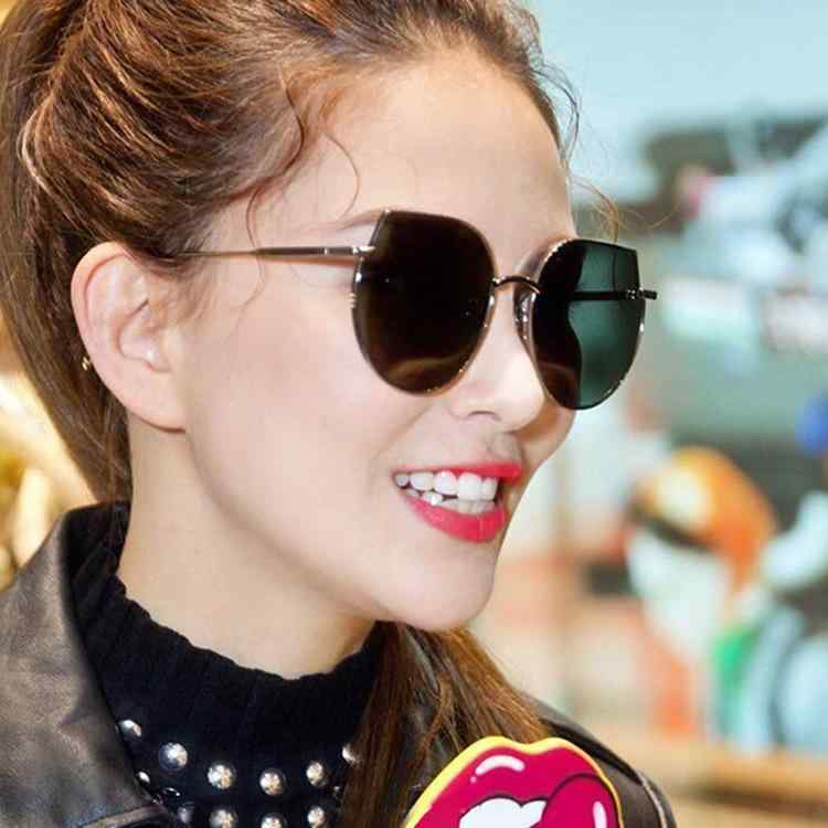 サングラス レディース 韓版 トレンド UV400 黒 ブラック 金色 ゴールド 銀色 シルバー 猫目 キャットアイ ドライブ 旅行 パーティー