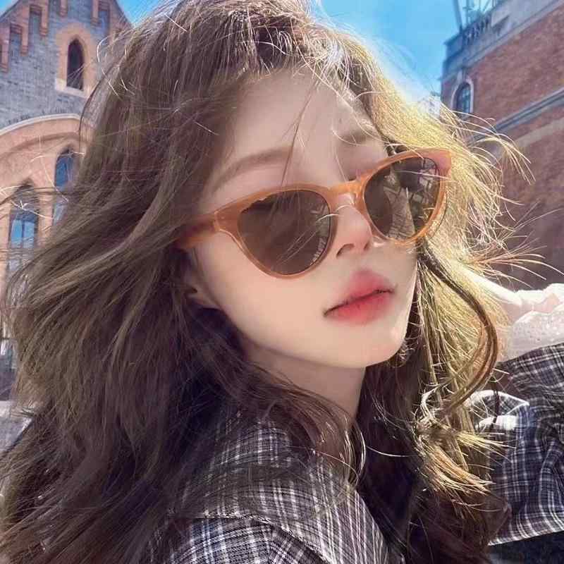 サングラス レディース ストライプ 偏光レンズ 猫目型 茶色 ブラウン 紫外線カット UV400 街歩き バカンス リゾート ドライブ 運転用 黒 ブラック 白 オシャレ TR90