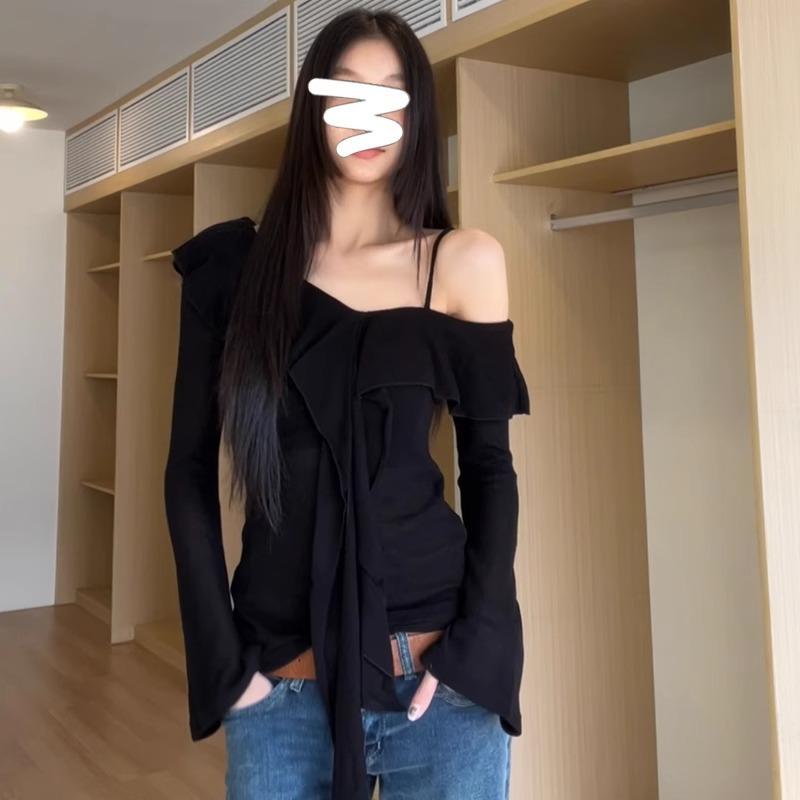 トップス レディース ブラウス フリル オフショルダー 韓国ファッション 長袖 スリム 細見え ニット Tシャツ リブニット 伸縮性 おしゃれ フェミニン ガーリー 大人かわいい 普段着 デート 通勤通学 秋服 秋物 デザイン性・素材: ポリエステル, ポリウレタン・柄: 無地・スタイル: オフショルダー・袖丈: 長袖・シルエット: スリムフィット・ネックライン: オフショルダー・袖型: スタンダード・カラー展開: ブラック・サイズ展開: S, M, L, XL・テイスト: セクシー・カテゴリ: Tシャツ