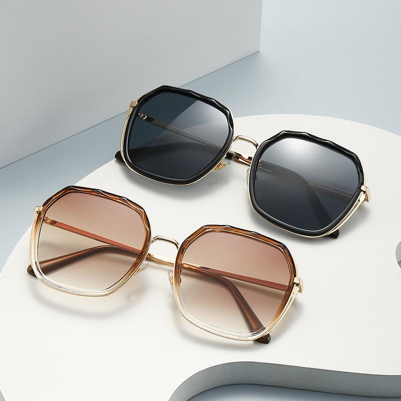 サングラス レディース UV400 紫外線カット メタルフレーム 黒縁 ブラック グレーレンズ ファッション おしゃれ きれいめ 上品 エレガント カジュアル 普段使い 旅行 ドライブ