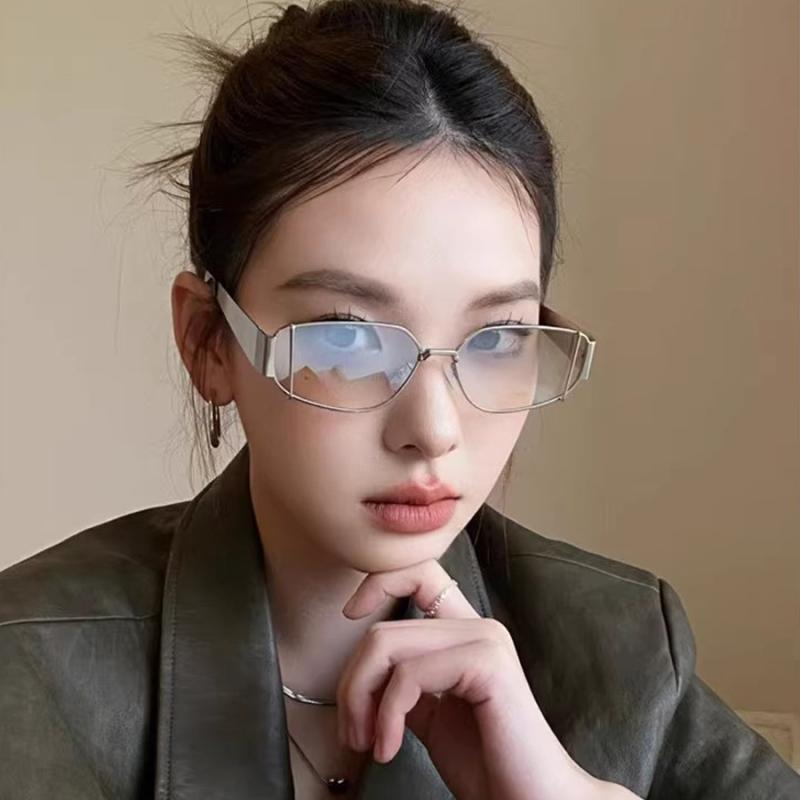 ・項目名: レンズカラー・値: グレー・項目名: UVカット・値: UV400・項目名: フレームタイプ・値: フルリム・項目名: フレーム素材・値: 金属・項目名: レンズ素材・値: 樹脂・項目名: 眼鏡の形状・値: スクエア・項目名: ...