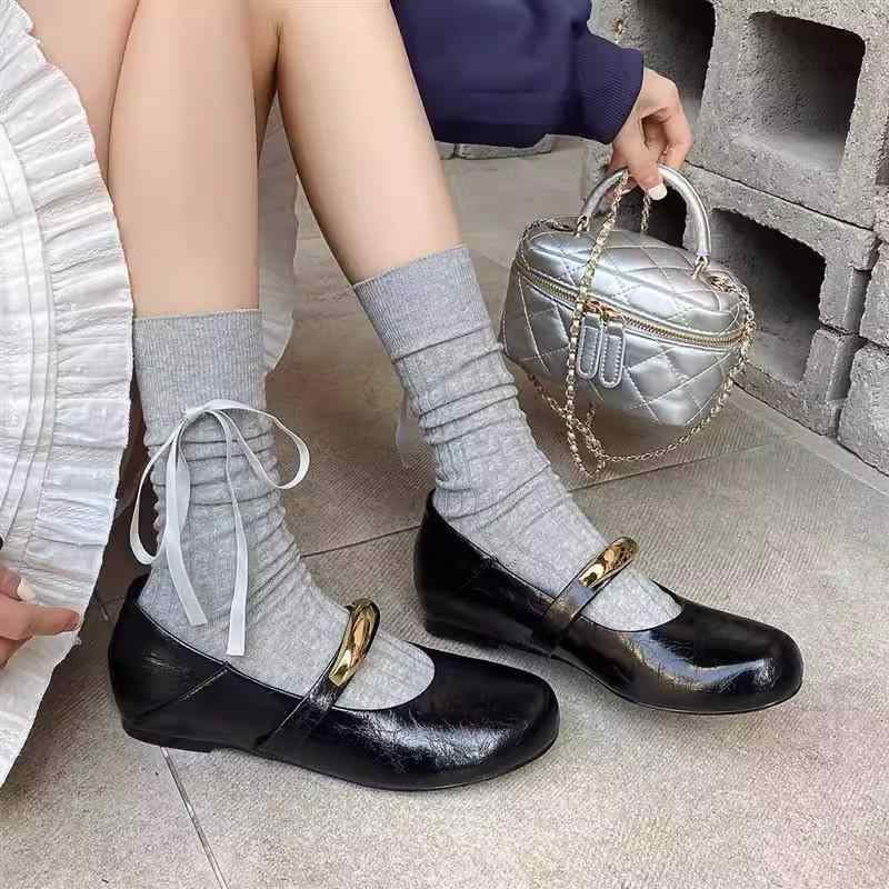 靴 レディース メリージェーンシューズ 丸いつま先 フラットソール 厚底 ローカット 合皮 無地 春夏 秋冬 赤 黒 シルバー 通勤 普段使い