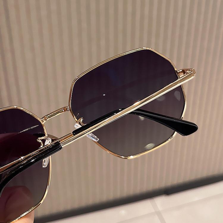 サングラス メンズ レディース 多角形 メタルフレーム ドライブ 偏光レンズ 海 旅行 UV400 紫外線対策 ブラック シルバー グレー ゴールド ファッション 通勤