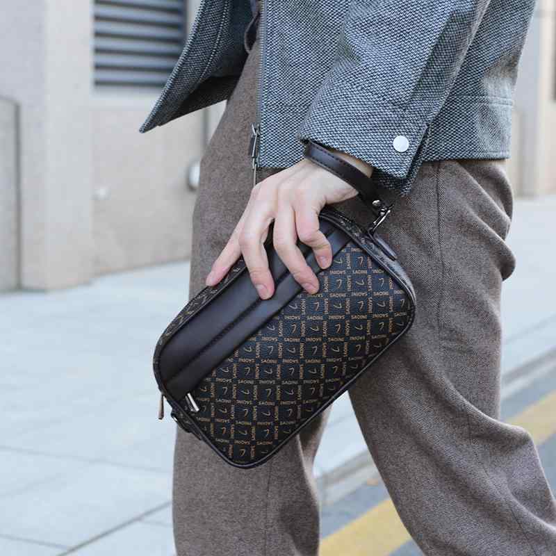 ショルダーバッグ メンズ 男性用 斜めがけ バッグ PUレザー 韓国風 カジュアル 無地 ブラック ブラウン 撥水 軽量 11インチPC収納 通勤 ビジネス 旅行