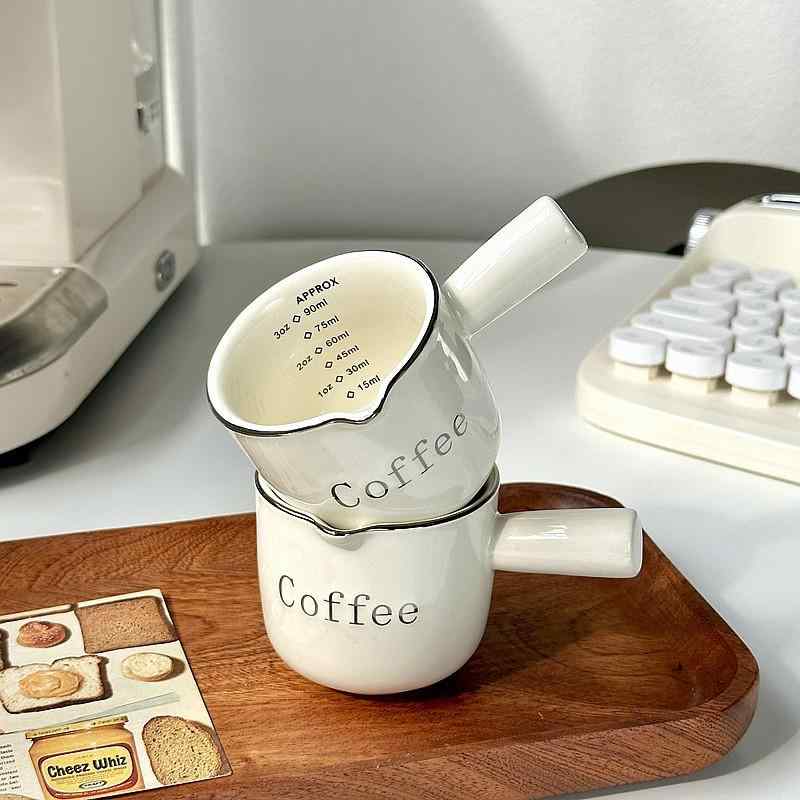 ミルクピッチャー 韓国風 奶油色 コーヒー 100ml 陶瓷 ミニサイズ ミルクポット スケール付き 持ち手付..