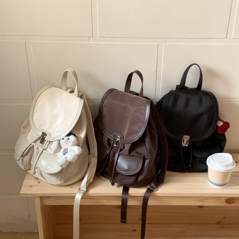 リュック レディース ナイロン 大容量 韓国風 多ポケット カジュアル デイパック ビジネス 通勤 旅行 ブラック ホワイト コーヒー色