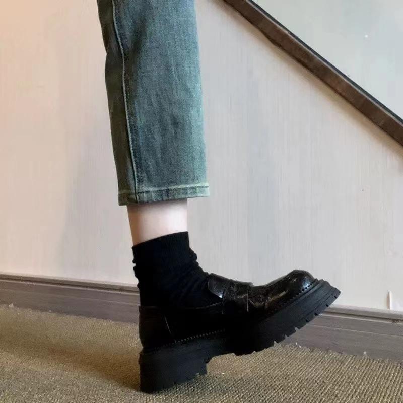 ・カラー: ブラック, ブラウン・サイズ: 35, 36, 37, 38, 39, 40・流行の要素: ステッチ, 太ヒール・靴のつま先の形状: ラウンドトゥ・スタイル: レトロ・アッパー素材: 牛革（ベロアを除く）・皮革の特徴: ナッパレ...