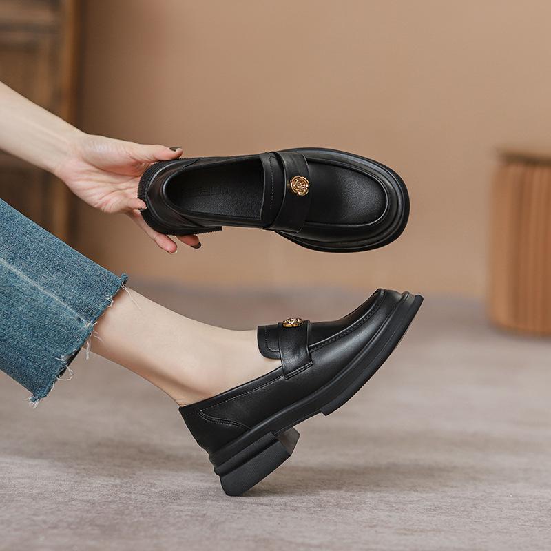 ローファー レディース 山茶花 小皮鞋 厚底 ラウンドトゥ チャンキーヒール 超繊維 スリッポン ローカット メタルスタッズ飾り ブリティッシュスタイル 春夏秋冬 マット 艶 ブラウン