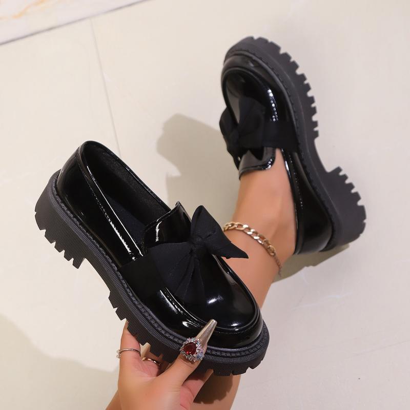 ローファー レディース 厚底 チャンキーヒール スリッポン ラウンドトゥ 花柄 レトロ かわいい PUレザー 秋冬 ブラック 無地