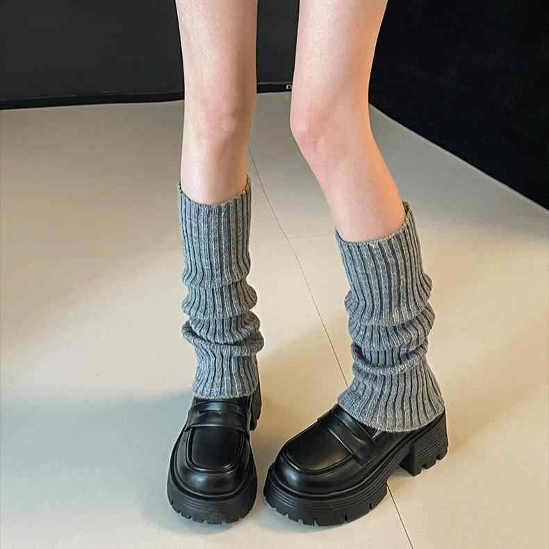 ローファー レディース 秋冬 厚底 ラウンドトゥ 太ヒール チャンキーヒール レトロ クラシック PUレザー 合皮 ブラック 黒 マット 艶 通勤 普段使い