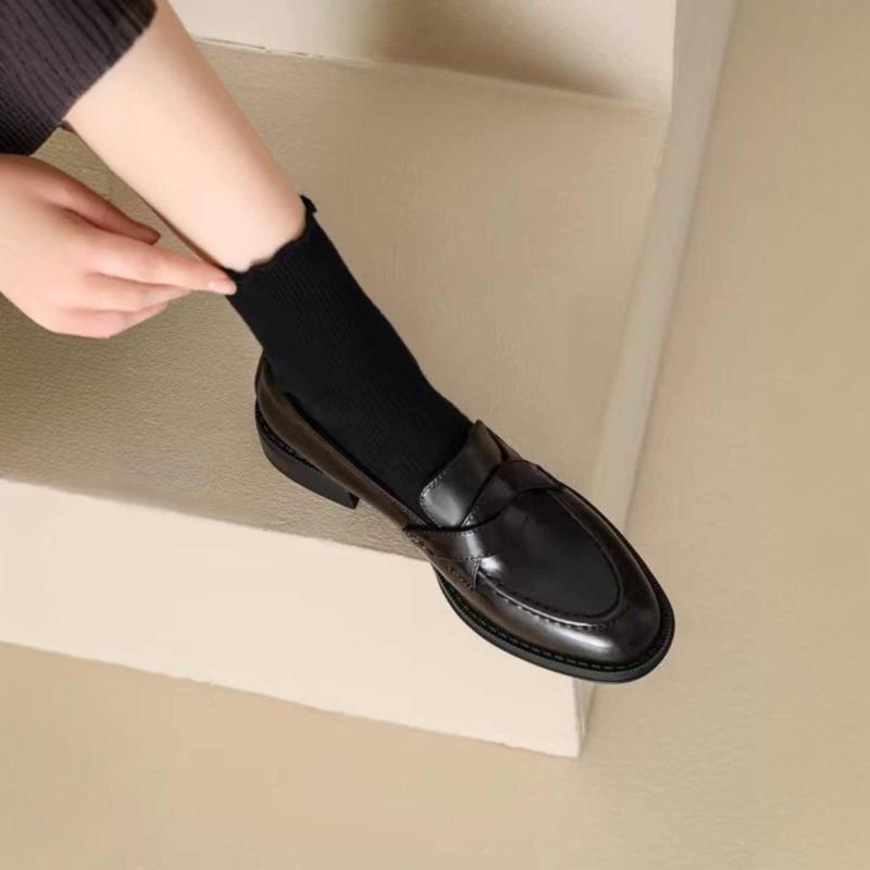 ローファー レディース 靴 シューズ スリッポン フラット ぺたんこ 英国風 レトロ ヴィンテージ調 ラウンドトゥ ソフトレザー 合成皮革 普段使い 通勤 ブラック 春夏秋冬