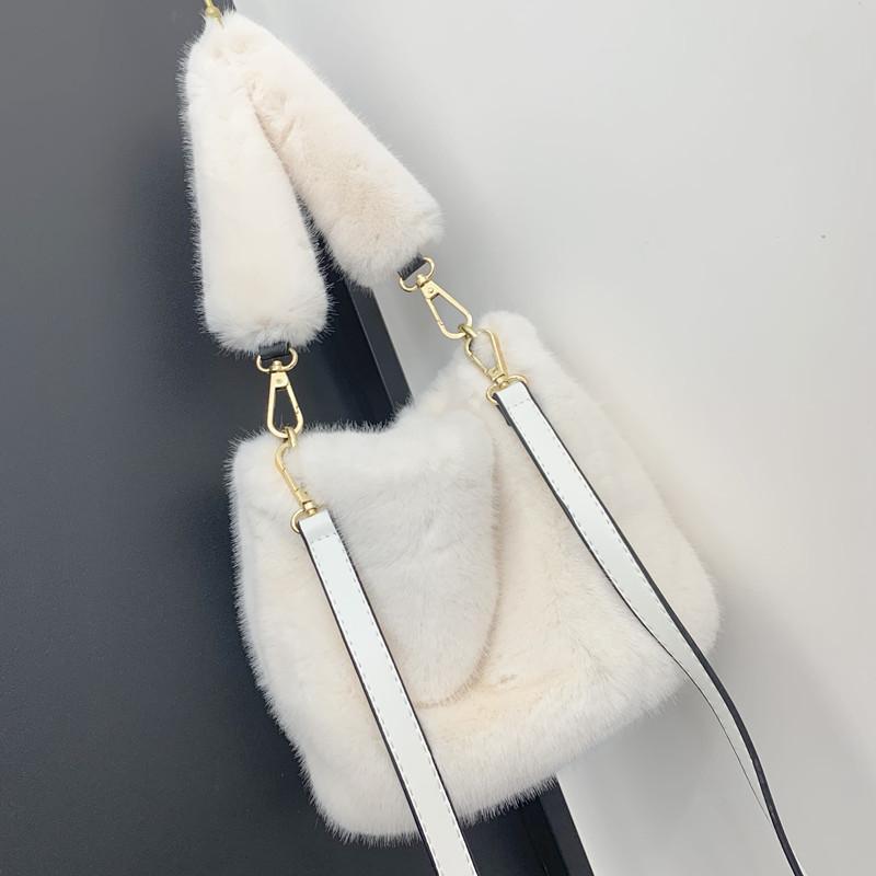 バッグ レディース 斜めがけ ファー ふわふわ ショルダーバッグ フェイクファー かわいい 秋冬 韓国風 ハンドバッグ ミニバッグ ポシェット