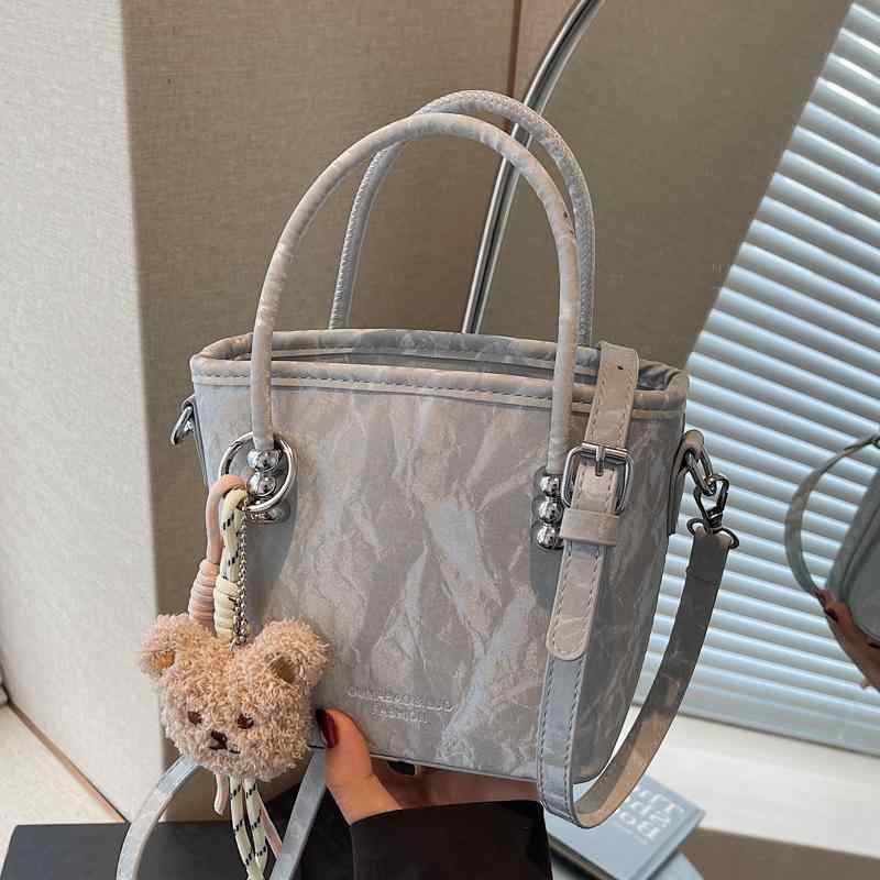 バッグ レディース 水桶型 ショルダーバッグ ハンドバッグ 斜め掛け 鞄 PUレザー 黒色 ピンク系 オフホワイト シルバーカラー