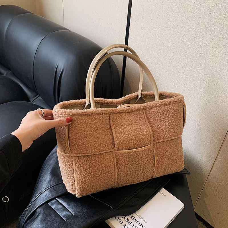 トートバッグ レディース 韓国風 もこもこ 編み込み 大容量 羊羔毛 ハンドバッグ カバン 鞄 ショッピングバッグ ブラウン ホワイト グリーン カーキ ブラック