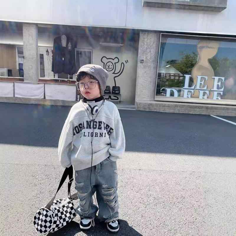 子供服 ジーンズ 男の子 デニムパンツ ロングパンツ 春秋 薄手 韓国風 ダメージ加工 90cm 100cm 110cm 120cm 130cm 140cm