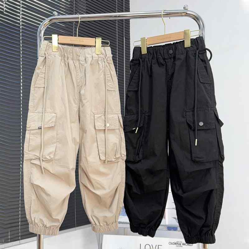 ・スタイル: 韓国版・生地: デニム・パンツ丈: ロング・主な素材: ポリエステル・対象: 男の子・対象年齢: 中高学年 (8歳以上)・種類: ジーンズ・股: クローズド・柄: その他・写真: モデルなし・要素: スポーツ・ウエスト: ミドルウエスト・前立て: ゴム・色: ブラック、カーキ・サイズ: 110, 120, 130, 140, 150, 160, 170, 180・カテゴリー: 子供用パンツ