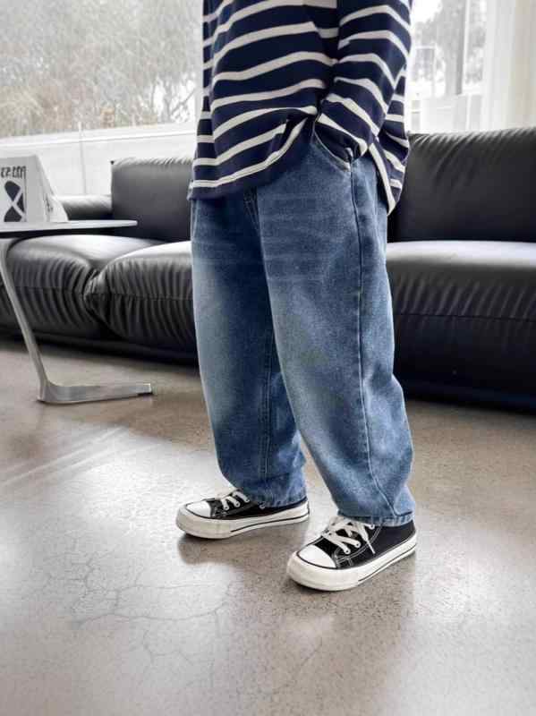 子供用ジーンズ 男の子 デニムパンツ ロングパンツ ボーイズ ジーパン ゆったり 普段着 春秋 120cm 130..