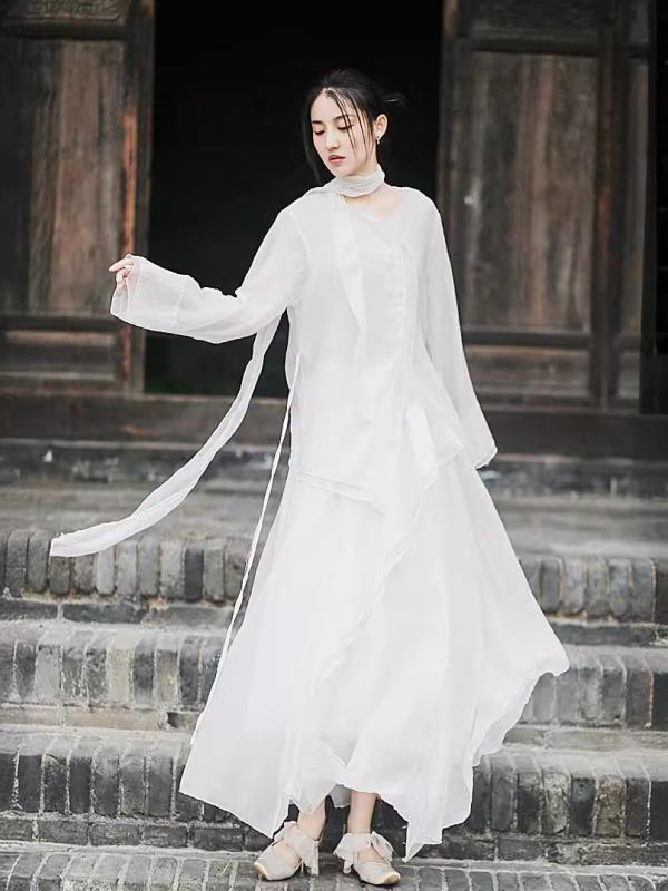 ・柄: 無地・人気要素: ダメージ加工・加工: シワ加工・素材: テンセル・素材(メイン): テンセル(リヨセル)・素材(メイン)含有量: 80-90%・素材(メイン、その他): 再生セルロース繊維・素材(メイン、その他)含有量: 30%以下・カラー: ベージュシャツ, ブラックシャツ, ベージュスカート, ブラックカート, ベージュセットアップ, ブラックセットアップ, カーキスカート・サイズ: フリーサイズ・スタイル: 文芸復古・セットアップ: トップス+スカート・対象: 女性・袖丈: 長袖・袖タイプ: フレアスリーブ・アイテム: カジュアルセットアップ