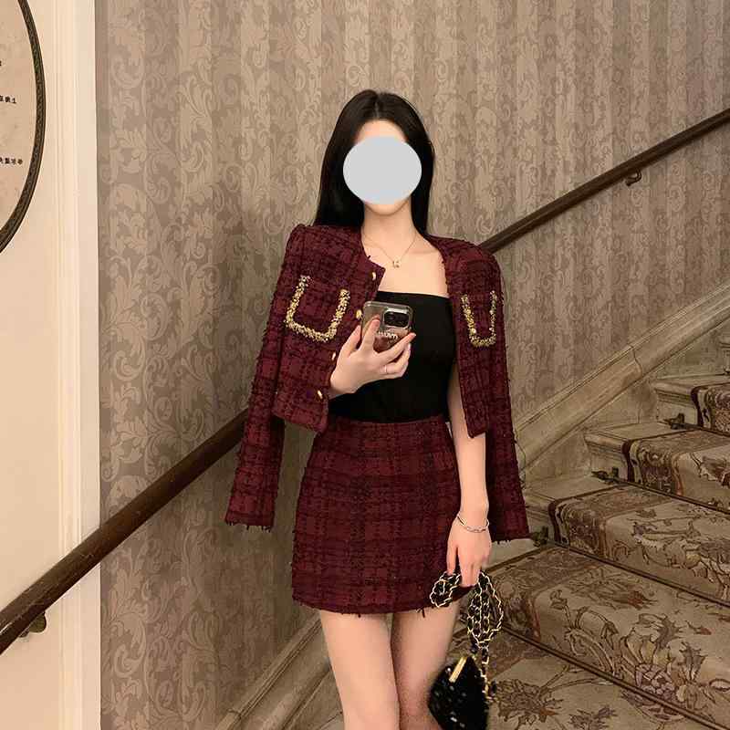 ・スカート丈: ミニスカート・素材: ポリエステル・スタイル: プライベート、エレガント・セット内容: スカート、トップス・対象: 女性・袖丈: 長袖・袖のタイプ: レギュラー袖・カラー: 2点セット、アウター、スカート・サイズ: XS、S、M、L・主な素材の含有量: 80-90%・種類: カジュアルセットアップ