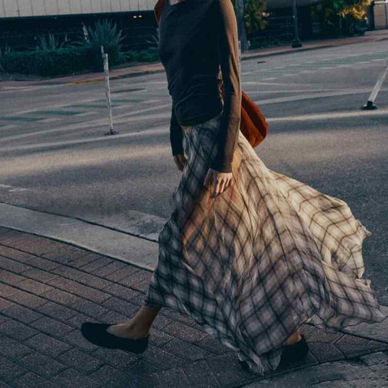 スカート レディース 法式 カジュアル 垂れ感 軽やか ブラウン系 格子柄 ミモレ丈 不規則スカート 通勤..