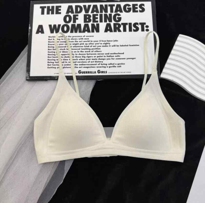 ブラジャー レディース 深V 三角カップ ノンワイヤー 美背 無縫製 薄型 夏用 寄せ上げ 70%ナイロン 快適 通気性 シャンパンホワイト ブラック グレー ベージュ