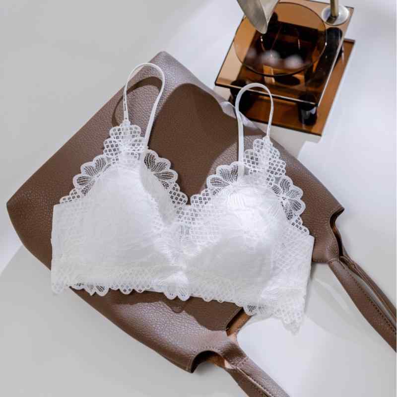 ・素材: 錦綸、綿・機能: 美背・対象年齢: 18-40歳・カラー: ブラック、米白色、グレー、杏色・サイズ: M、L・カップ型: 三角カップ・モールドカップタイプ: 薄型モールドカップ・肩紐: 固定ダブル肩紐・スタイル: ベスト式・主素材...