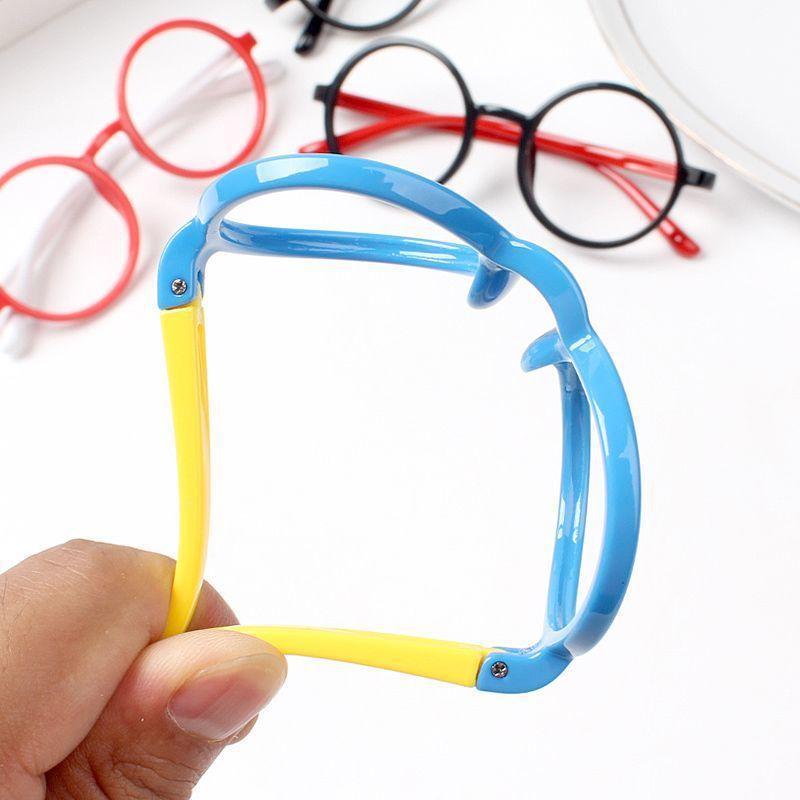 ・眼鏡構造: クリップオン・フレームカラー: シリコンソフトブラック、シリコンソフトブルーフレームイエロー、シリコンソフトブラックフレームレッド、シリコンソフトレッドフレームホワイト、シリコンソフトピンクフレームグリーン・レンズカラー: フレームのみ、フレーム+レンズケース、フレーム+カーケース・レンズ素材: ガラス・フレーム素材: 金属、TR+金属・眼鏡のスタイル: 楕円フレーム・可視光線透過率: カテゴリー3/サングラス