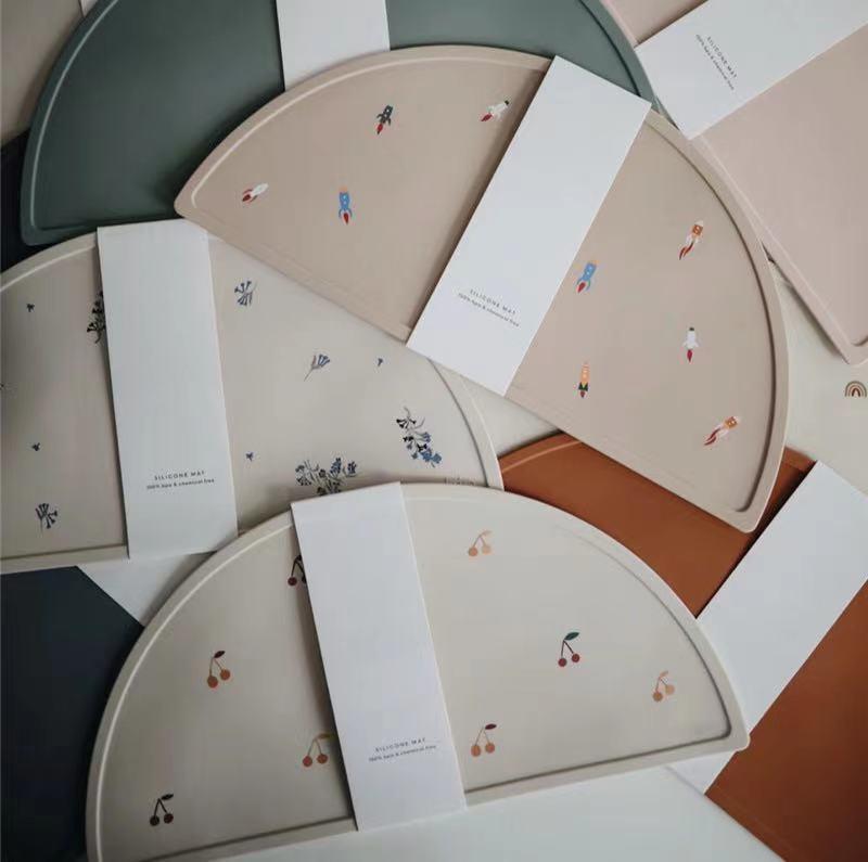 食器 ランチョンマット 子供用 幼稚園 離乳食 シリコンマット 熊 レインボー 花柄 桜んぼ 恐竜 ロケット かわいい 滑り止め 絶縁 現代シンプル