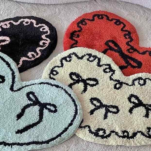 地垫 レディース ハート型 玄関 バスマット 吸水 速乾 滑り止め付き 植毛加工 厚手 浴室 脱衣所 寝室 リビング ベッドサイド フロアマット カーペット 北欧 ストライプ柄