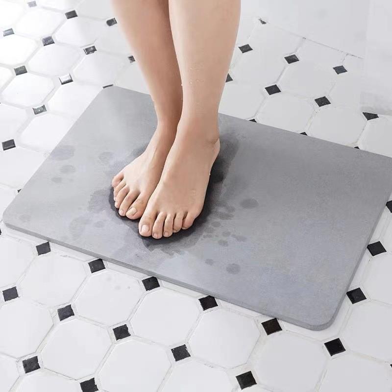 足拭きマット レディース 珪藻土 バスマット 浴室 滑り止め 吸水 速乾 ドアマット トイレ グレー 灰色 ..
