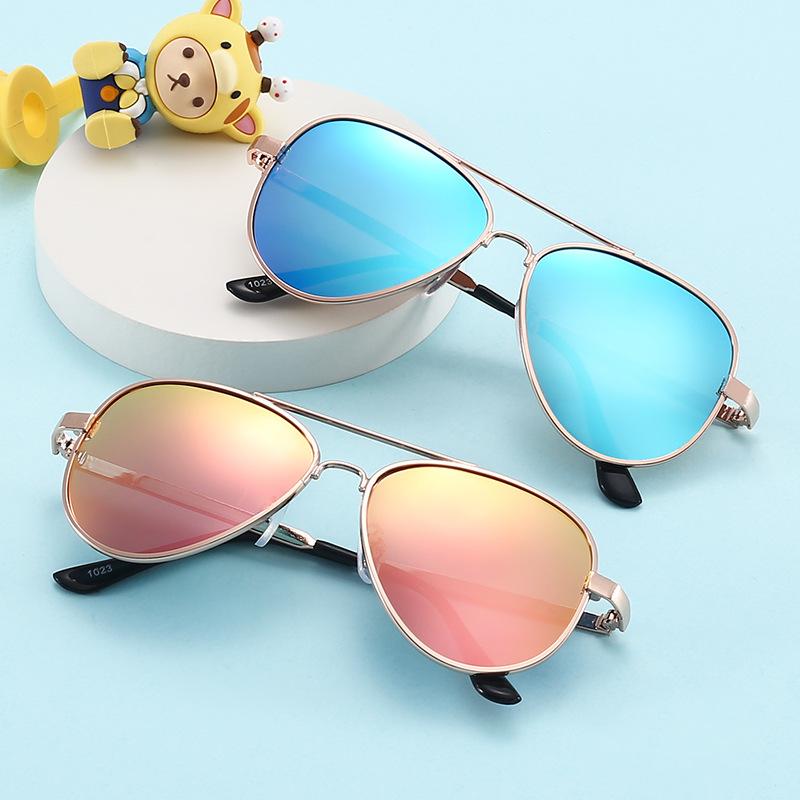 ・フレームタイプ: フルリム・UVカット: UV400・用途: ファッション・フレームカラー: アイスブルー, ブルーミラー, シルバーミラー, ピンクミラー, パープルミラー・スタイル: シンプル・レンズ素材: TAC・フレーム素材: 金属・メガネ型: 蛤蟆鏡・透過率: カテゴリー2/サングラス・流行要素: 形状/パターン・度付きメガネ対応: 可