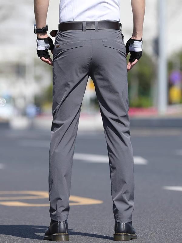 ・カテゴリ: カジュアルパンツ・スタイル: スポーティ・パンツのタイプ: ストレート・パンツ丈: フルレングス・ウエスト: ミドルウエスト・ベルト: なし・フロント: ジッパーフライ・厚さ: 薄手・柄: 無地・フィット: レギュラー・対象: 青年・素材: 平織り・主な素材: ナイロン87.3%・シーン: カジュアル・裾: ストレート・加工: 水洗い・ディテール: ポケット装飾、ワッペン、ステッチ、プリーツ、リブ、ボタン、配色・伸縮性: 高ストレッチ・生地: アンチクリース・色: グレー（薄手）、ブラック（薄手）、ダークブルー（薄手）、カーキ（薄手）、グレー、ブラック、ダークブルー・サイズ: 25、26、27、28、29、30、31、32、34・対象年齢層: 大人・対象性別: 男性・商品タイプ: カジュアルパンツ・素材機能: 高弾性