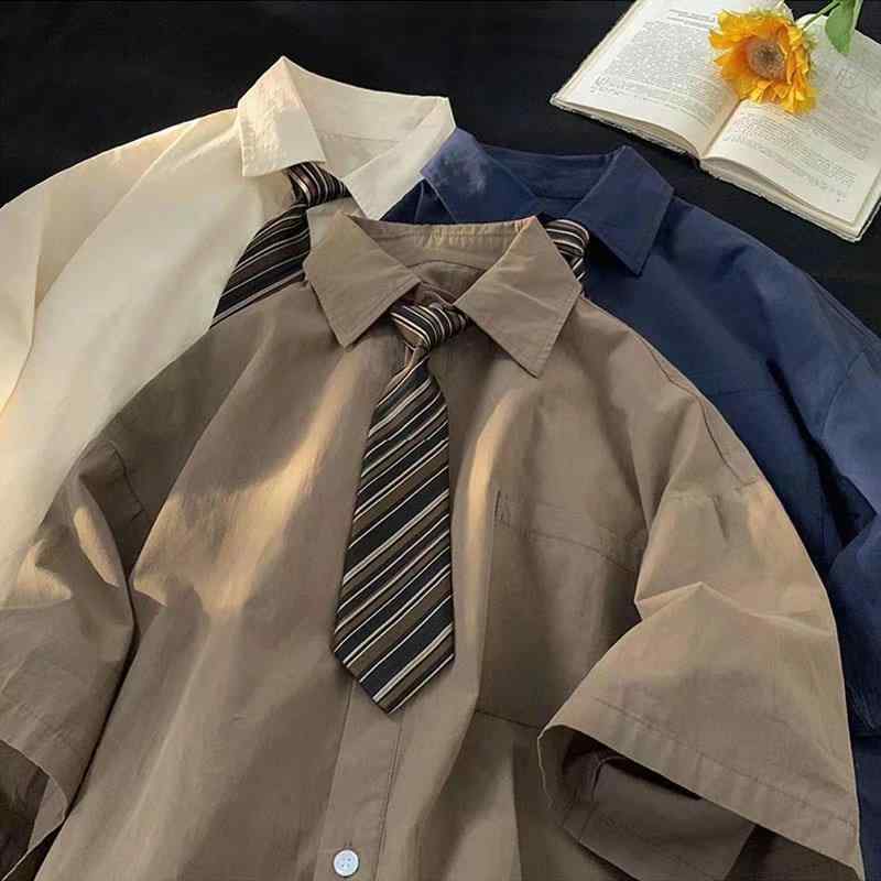 半袖 シャツ 男子 夏 学院 風 デザイン ネクタイが スリムソースカテゴリ: 貨物番号: C71生地名: その他スタイル: 港の風ゴールドラッシュのカテゴリ: 青春流行(18 ~ 24歳)デザイン: カーディガンプレートタイプ: ゆったり型襟タイプ: 折り襟袖の長さ: 半袖パターン: 図のように厚さが薄い: 薄いタイプ誤差範囲: +-3CM 在庫タイプ: 全体デザイン詳細: メタル装飾人ごみに合っている: 青年発売年/季節: 2022年夏メイン生地成分: ポリエステル繊維 (ポリエステル)メイン生地成分の含有量: 95適用シーン: レジャーカラー: 杏色,ブラウン,ブルーサイズ: M,L,Xl,Xxxl季節にぴったり: 夏クラフト: アイロンフリー処理: ,,,,独立駅,主な地域: アフリカ,ヨーロッパ,南米,東南アジア,北アメリカ,北东アジア,中東品質検査報告の有無: いいえ適用年齢層: 成人適用性別: 男製品カテゴリ: シャツ