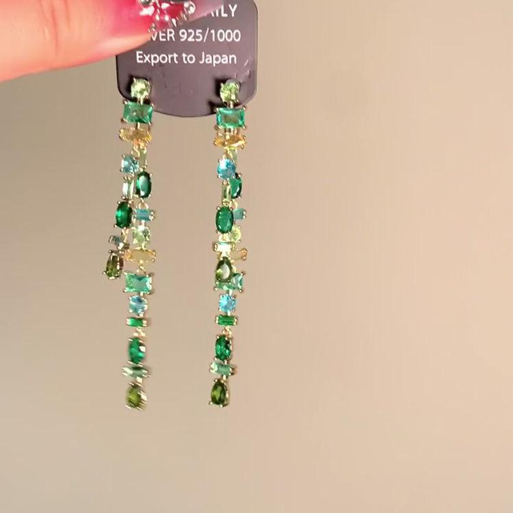 ピアス レディース 森ガール 幾何学 ジルコニア 緑 グリーン エレガント 電気メッキ加工 アレルギー対応 流れる 揺れる フリンジ スタッドピアス パーティー...