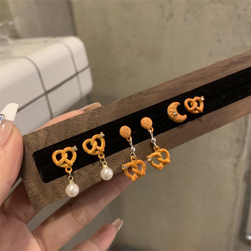 イヤリング レディース デザイン ミラード カートゥーン 猫 ネコ アクリル パール 秋冬 スイート かわ..