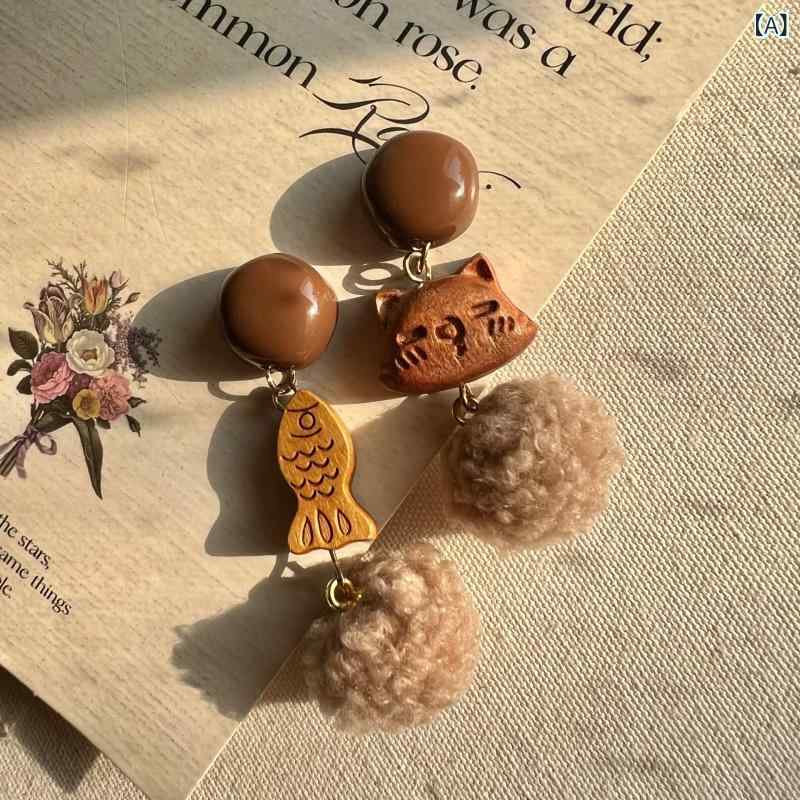 ピアス レディース 猫モチーフ ウッド アニマル 動物 かわいい イヤリング ブラウン系 フェイクファー ..