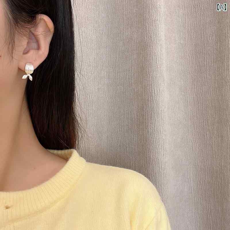 シャドーテールのイヤリング レディース 蝶結び シルクリボン風 アシンメトリー エレガント 上品 かわいい おしゃれ ファッション 普段使い パーティー 結婚式 二次会 デート イベント｜アングル2