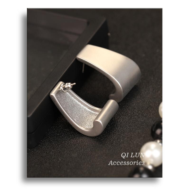 イヤリング レディース 幾何学模様 エスニック風 高見え 銅製 通勤 レトロ ピアス S925シルバー 魚の尾..