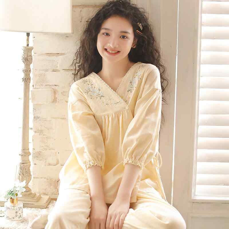 ・カテゴリ: 睡衣・素材: ポリエステル・素材の割合: 95%以上・生地: 網紗・厚さ: 薄手・ネックライン: Vネック・袖丈: 七分袖・パンツ丈: 長ズボン・機能: 休闲, 透气, 睡眠, 居家, 舒适・対象: 若い女性・シーン: 居家・色: 雅黄・サイズ: M, L, XL, 2XL, 3XL・スタイル: 奢華高貴・タイプ: セットアップ