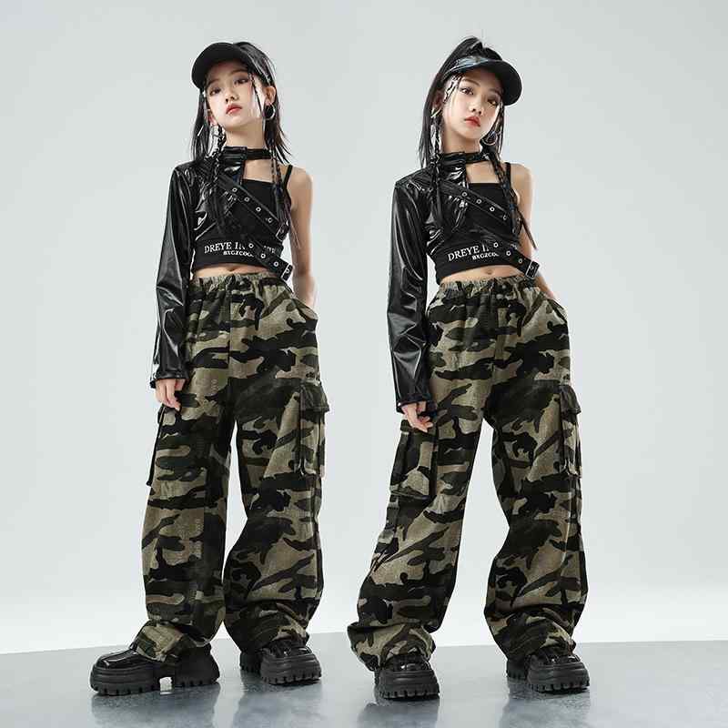 子供 ジャズダンス 衣装 セットアップ 女の子 シングルスリーブ フェイクレザー トップス 迷彩柄 パンツ チアダンス ヒップホップ 舞台 練習着 レッスン着