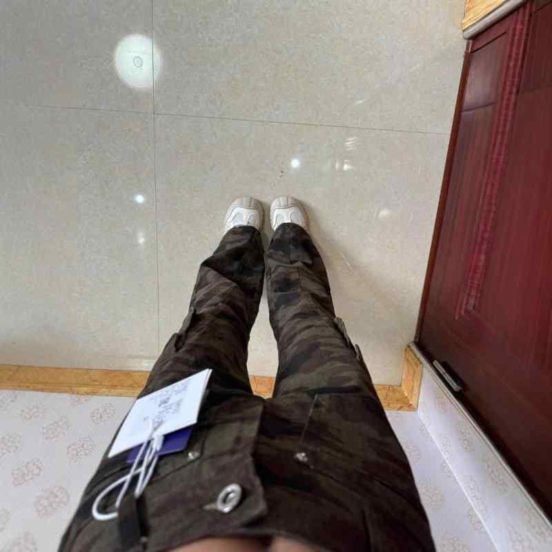 ジーンズ レディース 迷彩柄 デニムパンツ 春 高見え スタイルアップ 美脚 微フレア ロングパンツ 通勤 きれいめ カジュアル