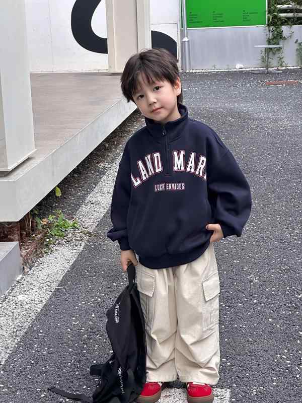 ・カテゴリ: 子供用トレーナー・スタイル: 個性・対象: 男女兼用・対象年齢: 3～8歳 (100～140cm)・シーズン: 春、秋・柄: 文字・厚さ: 普通・袖丈: 長袖・留め具: プルオーバー・フード: なし・実写画像: モデルあり・要素: 文字、流行・生地名: 麦穂粗針綿起毛・主生地成分: 綿・主生地成分含有量: 綿76%、ポリエステル繊維24%・安全レベル: B類・カラー: 白灰色、紺色・対応身長: 90cm、100cm、110cm、120cm、130cm、140cm、150cm、160cm・ネックライン: 襟付き/半ハイネック